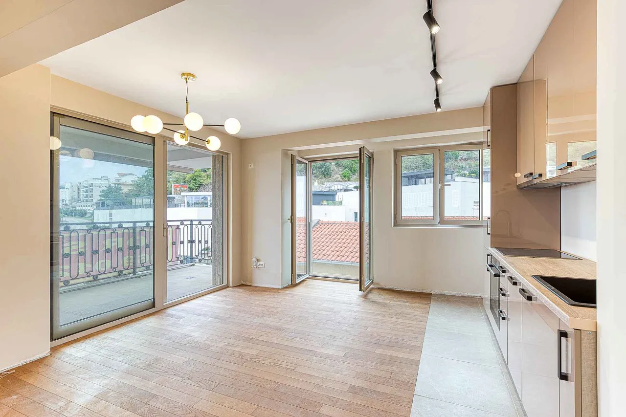 Moderne 2-Zimmer-Wohnung mit Panoramablick auf das Meer – Pržno, 68 m²